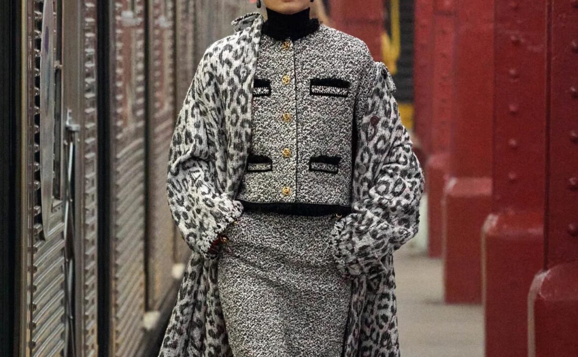 Chanel Métiers d’Art 2026 collection runway look